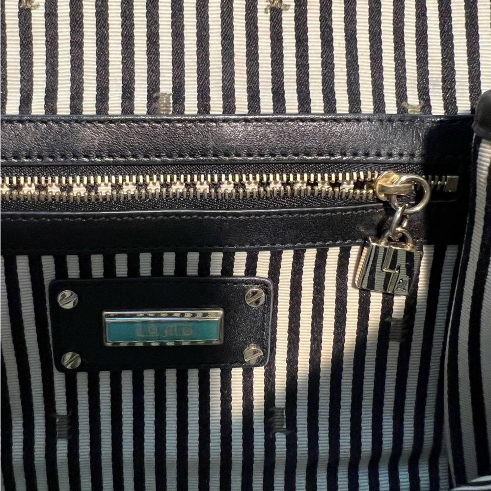 L.A.M.B clutch - Picture 5 of 7